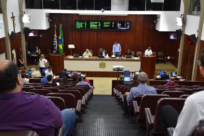  Debates marcam a sessão desta semana