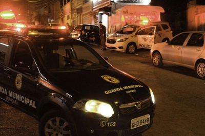 Guarda Municipal e PM fazem ações contra a aglomeração de pessoas