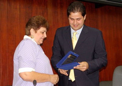 Sessão terá homenagem às mulheres