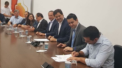 Vereadores acompanham assinatura do convênio para ampliação do Programa Atleta do Futuro