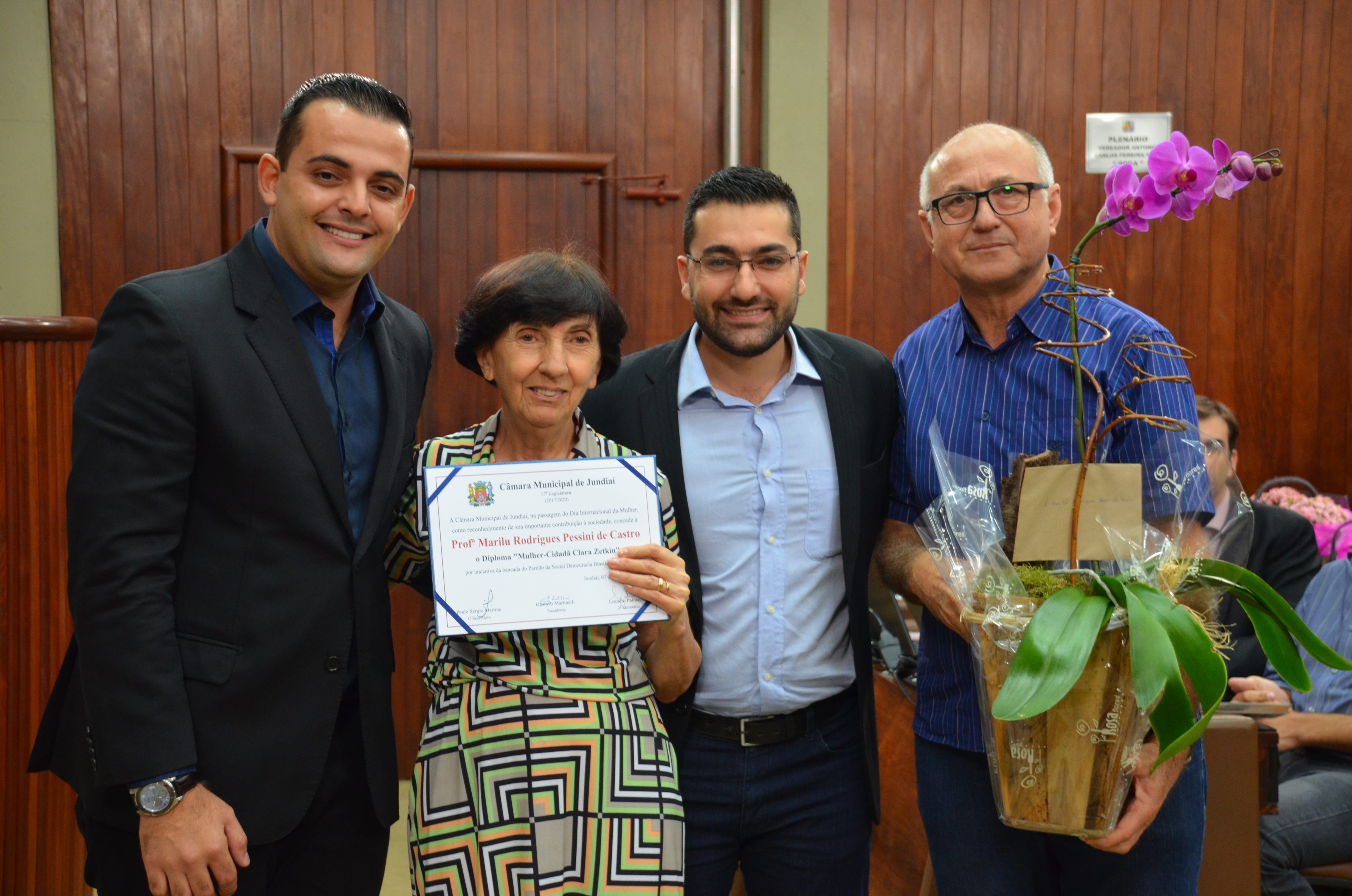 Homenagem à Profª Marilu Rodrigues Pessini de Castro
