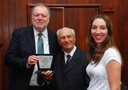 Vereador Julião entrega homenagem ao sr. Alberto Jacintho 